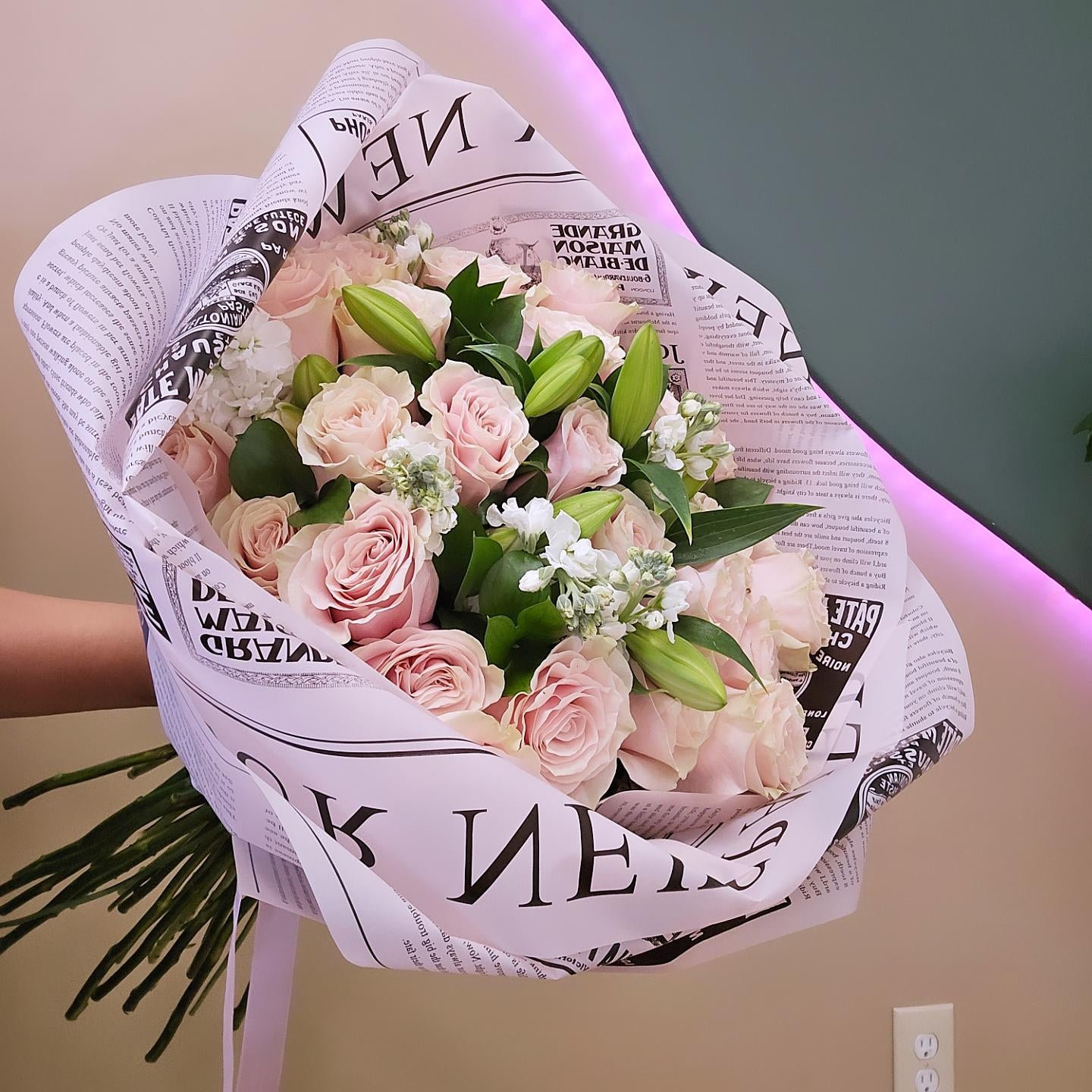 2 dozen pink rose floral mix